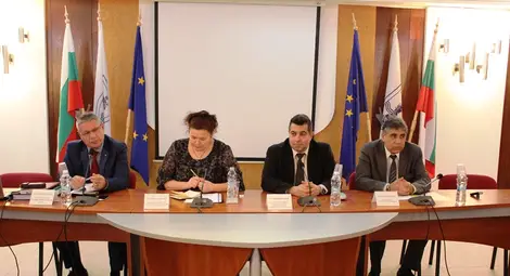 Зам.-министър Малина Крумова на срещата с асоциацията по ВиК в зала 1. Снимка: ОА Зам.-министър Малина Крумова на срещата с асоциацията по ВиК в зала 1. Снимка: ОА