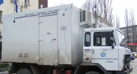 Тръгват проверки по фирми за задушливите миризми в града