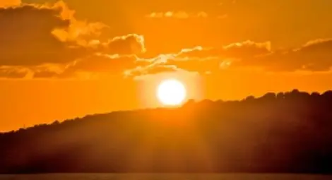 Опасно горещо време, работодателите да предприемат мерки за безопасността на служителите си