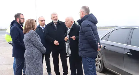 Областният управител Драгомир Драганов и министър Виолета Коритарова инспектираха ремонта на Дунав мост при Русе