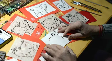 Оги Балканджиев рисува засмени прасета за Китайската нова година Оги Балканджиев рисува засмени прасета за Китайската нова година