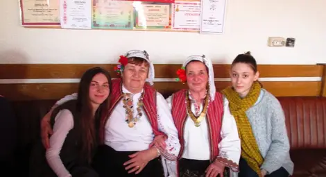 Красивите носии и обичаи на капанци в Гецово впечатлиха ученици етнографи