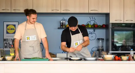 Иван Манчев и Димитър Тончев с кулинарно шоу из страната