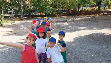 Обновена площадка в акцията на „Празник на квартала – Заедно в Здравец“ /галерия/ Обновена площадка в акцията на „Празник на квартала – Заедно в Здравец“ /галерия/