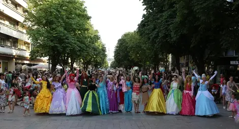 Приказни герои превзеха Русе на Еньовден