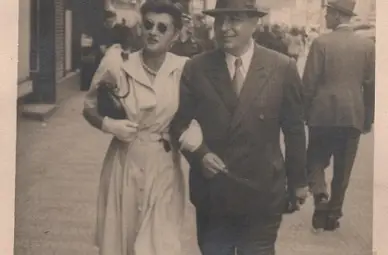 Димитър Икономов със съпругата си Кина преди заминаването си за Полша през 1938 година.