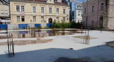 Размразяват строежа на подземните гаражи на Доходното през септември