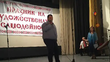 Самодейци пеят и танцуват на фестивал в Ряхово Самодейци пеят и танцуват на фестивал в Ряхово