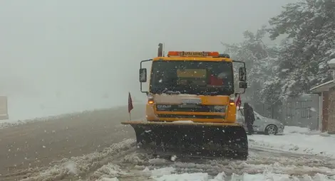 93 машини ще чистят от сняг 512 км републикански пътища 93 машини ще чистят от сняг 512 км републикански пътища