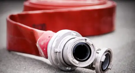 Деца на 2 г. и 3 г. са изгорели при пожар във фургони в Божурище