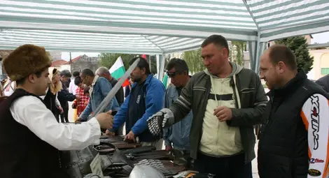 Музей на открито в Две могили   показа над 100 исторически оръжия