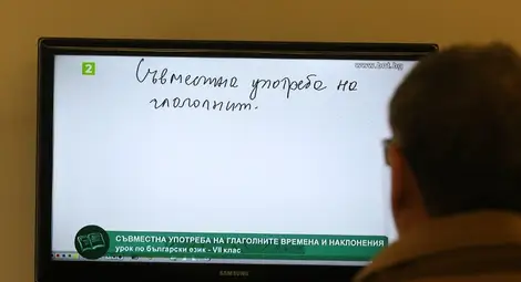 Очаква се дистанционното обучение на учениците да продължи до 13 април Очаква се дистанционното обучение на учениците да продължи до 13 април