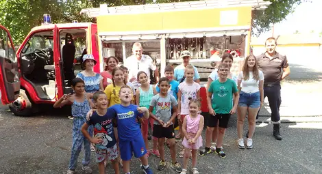 Пожарникари гостуваха на ученици в Ценово /галерия/