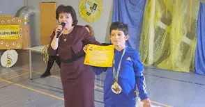 Стъпка по стъпка: Шестокласник от „Любен Каравелов“ стана национален шампион по Spelling Bee