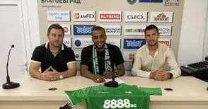 Комано се врече с усмивка в служба на „Пирин“