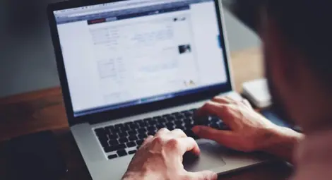 Баща уби бебето си на живо по Facebook Баща уби бебето си на живо по Facebook