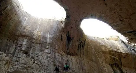 Хванаха Въргала да снима незаконно в пещери