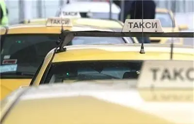 Таксиметровите шофьори ще плащат патентен данък