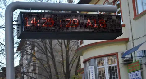 Електронните табла по спирките в гаранция до края на годината