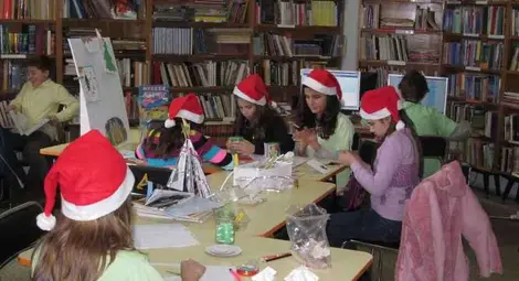 Ателие "Ре-дизайн" в библиотеката вдъхва нов живот на старите предмети /галерия/ Ателие "Ре-дизайн" в библиотеката вдъхва нов живот на старите предмети /галерия/