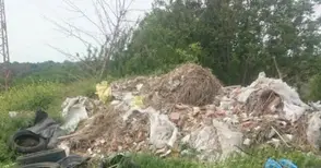 Нива край „Рибарска колиба“ превърната в сметище през извънредното положение