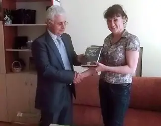 Банка подари българска класика на библиотека „Любен Каравелов“ Банка подари българска класика на библиотека „Любен Каравелов“