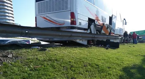 Пълен с българи автобус катастрофира на влизане в Истанбул