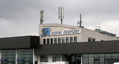 Турски самолет кацна аварийно в София