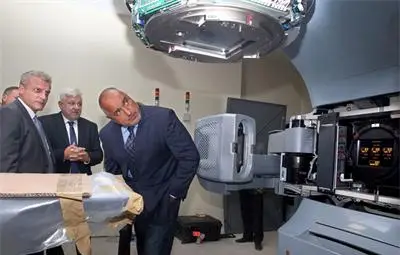 Здравният министър: Спираме тъжния керван от онкоболни към Турция