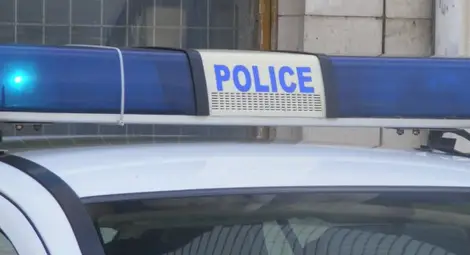 Неуспял крадец от кафеавтомат се изпълзнал от охранител