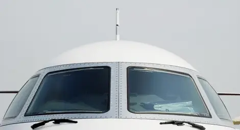 Чешки чартърен самолет кацна аварийно в Бургас