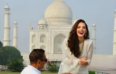 Дизайнерът на Бионсе и Мишел Обама предложи брак на русенката Мадлена