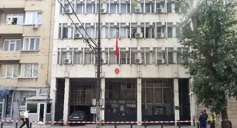 Шофьорът на варненското "Ауди" се врязал в турското посолство заради убит в Турция брат /галерия/