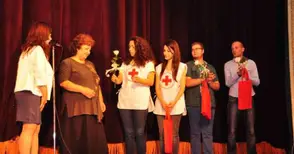 Трима кръводарители с награди от БЧК