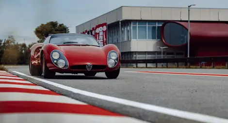Alfa Romeo 33 Stradale - да се осмелиш да мечтаеш /галерия/
