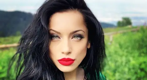 Най-красивата Мис Русе се превърна в двойничка на Анджелина Джоли