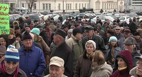 Половината българи  работят след пенсия