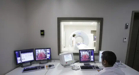 Професор от елитната турска болница "Аджъбадем" представя за читателите на "Утро" високите технологии за борба с рака