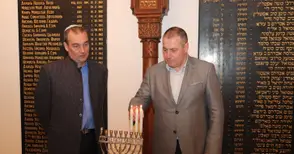 Българинов запали третата свещ на големия еврейски празник ханука