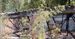 Пияни клошари запалиха бивш автосервиз до гара Запад