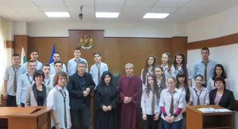 Първа среща между ученици и магистрати в Русе по образователна програма на МОН и ВСС /галерия/