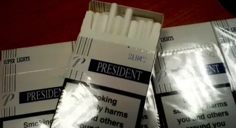 Магазинерка от Пиперково давала под щанда контрабандни цигари