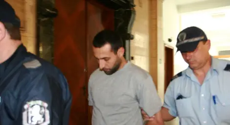 Заслепен от ревност застава пред съда за убийството на жeна си