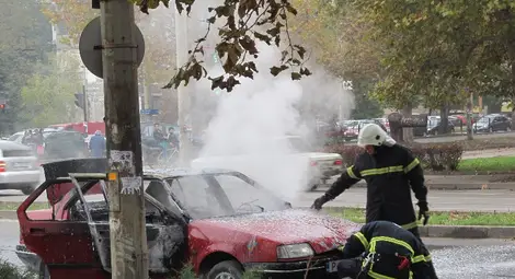 Рено с газова уредба пламна в движение