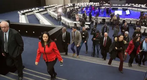 Двама министри показаха ремонтирания за 45 млн. лв. НДК