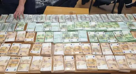 1.5 млн. лева откриха в товарен автомобил на ГКПП "Лесово" 1.5 млн. лева откриха в товарен автомобил на ГКПП "Лесово"