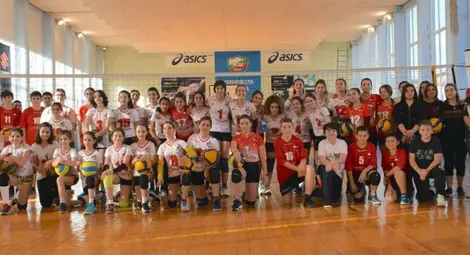 Волейболът все по-близо до сервис в Спортното училище