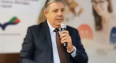 Проф. Пламен Божинов