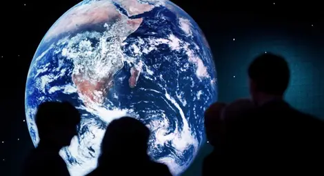 НАСА пусна снимка на Земята и Луната, направена от орбитата на Сатурн