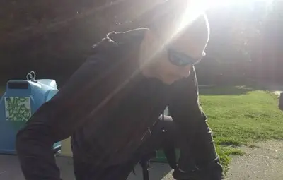 Колоездач блъсна малко момиченце в столичния Южен парк и избяга, вижте го